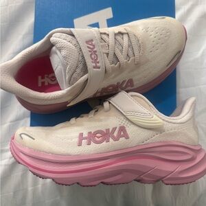 Hoka Kids Sneakers in Cream and Pink